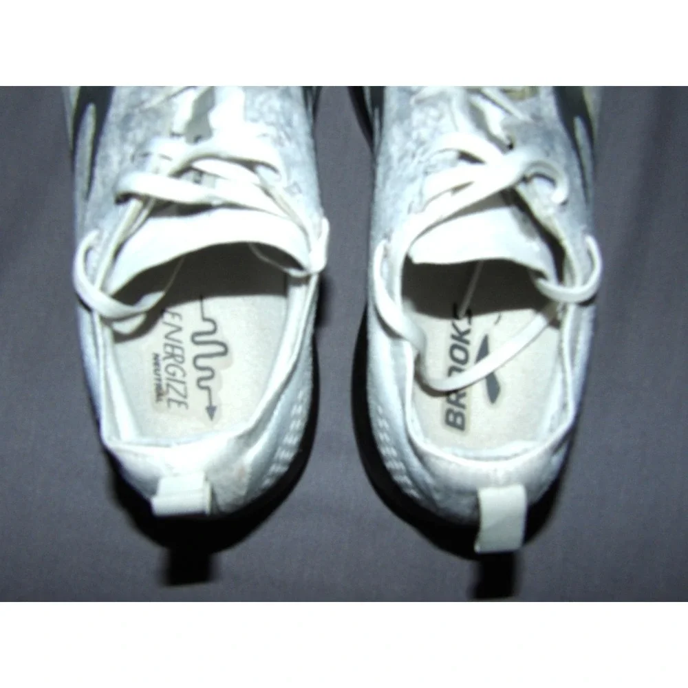BROOKS Levitate 3 Light Gray Athletic Running Shoes Sneakers Women's 10 D